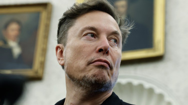 Elon Musk megfenyegette az Apple-t