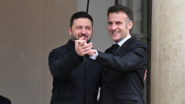 Macron már Zelenszkij oldalán mondta ki: minél előbb helyre kell állítani a Barátság kőolajvezetéket