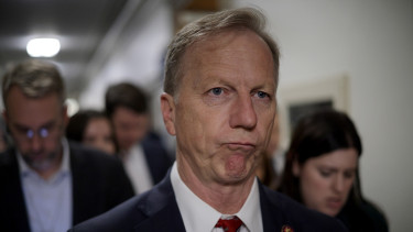 Gyanús időzítés: a kormány bejelentése előtt szállt ki a ma nagyot zuhanó cégből a képviselő