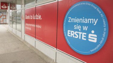 Itt az Erste eddigi legnagyobb dobása, rá se lehet ismerni a bank számaira