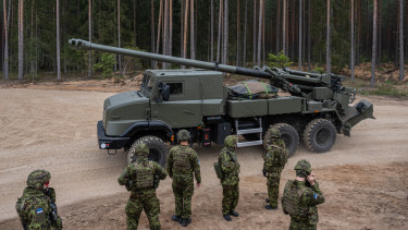 A NATO országában már a legrosszabbra készülnek: az elit csapatok a határ felé tartanak