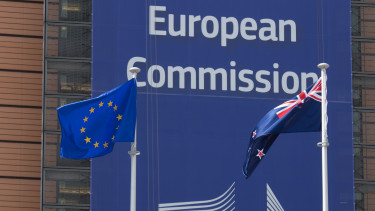 Miközben Trump szétzúzza a világrendet, Ursula von der Leyen kiszervezi a hátországa újabb tagját