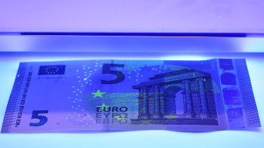 Feketén-fehéren látszik, mi menthetné meg, de már kettészakadt az Európai Unió