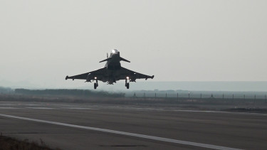 eurofighter-vadászgép-katar-háború-egyesült-királyság-landol-rakéta