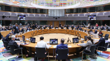 Váratlan tagállam fenyeget vétóval, három napra bénulhat meg az EU-csúcs