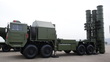 Hírszerzési jelentés: beállt Irán mögé a világ egyik legerősebb országa, hatalmas fegyverszállítmányt küldenek