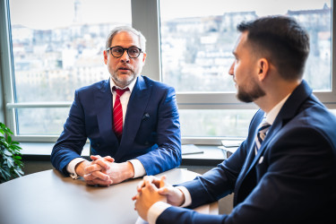 Fekete Péter Sárhegyi István 4iG 2402212