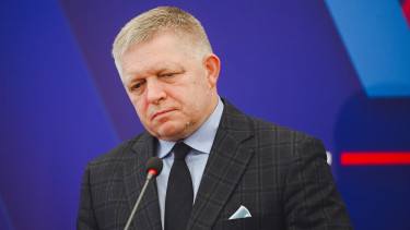 Kitört a botrány a meztelen Trump-szobor miatt: Robert Fico azonnali lépést követel az Európai Parlamenttől