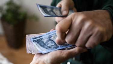 Szokatlan átrendeződés indult a devizapiacokon, ez pedig a forintnak is kedvezhet