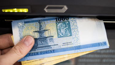 Sok magyar számláján landol extra pénz ezekben a napokban, az államkincstártól érkezik