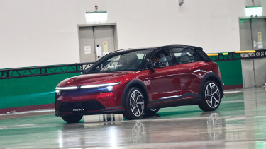 Itt a nagy bejelentés: újabb techóriás robbanna be az elektromos autók piacára