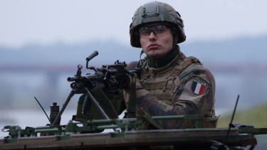 Itt vannak a számok: több ezer katonát küldene Európa egyik legerősebb hatalma Ukrajnába