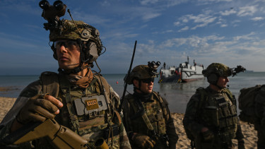 Bejelentést tett Párizs: úton vannak az atomhatalom katonái Grönland felé