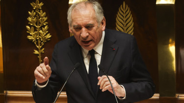 Néhány órán belül megbukhat az EU zászlóshajójának kormánya