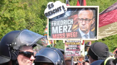 Politikai földrengés söpörheti el Európa legnagyobb gazdaságának vezetőjét – Már saját pártján belül is fúrják a kancellárt