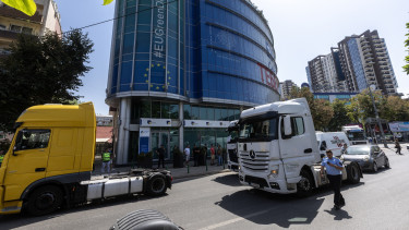 Figyelmeztetést adtak ki a magyar fuvarozók: készülnek a legrosszabbra, ha nem kapnak segítséget