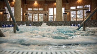 Izgalmas bejelentés a fürdőzőknek: prémium luxussal és visszatérő termálvízzel nyitotta meg újra kapuit a hazai komplexum