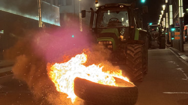 Magasra csapó lángokkal égő frusztráció az EU döntéshozóinak küszöbén