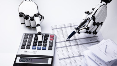 Olyan AI-asszisztenst fejlesztett egy magyar startup, amely a nagy modelleket is megveri a szakterületén