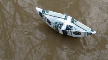 Zúgnak a vészharangok, menekül a tőke, tömeges bedőléstől tartanak a pénzügyi rendszerben