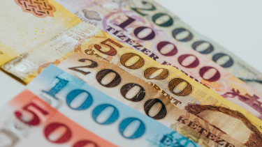 GettyImages-1136219606-árfolyam-bankjegy-fizetőeszköz-gazdaság-jegybank-készpénz-pénz-pénzügyek-valuta