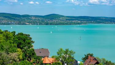 Egekben az ingatlanárak a Balatonnál, most egész jól lehet alkudni