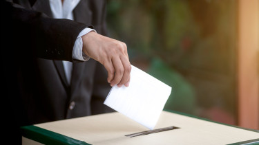 Jön az új korszak: már a mesterséges intelligencia döntheti el a választásokat?
