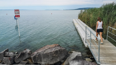 Megnövekedett forgalom a hétvégén a Balatonon, torlódás az M3-ason