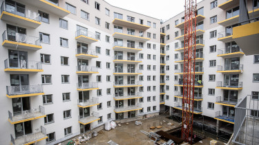 Itt a rideg valóság: évtizedekig kell dolgozni egy új lakásért a fővárosban