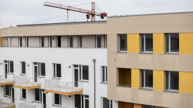 Meglepően jó magyar lakhatási adat jött, de van egy réteg, ahol továbbra is nagy a baj