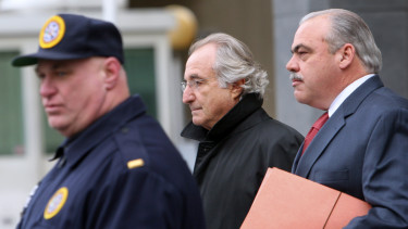 Máig kísért a világ legnagyobb piramisjátéka: csúnyán megbűnhődött érte az európai óriásbank