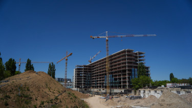 Megtorpantak a fejlesztések a szomszédban is: a lakásépítések közel harmada egyszerűen eltűnt