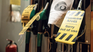 Óva intik Európát: nem szabad az üzemanyagok árába belenyúlni