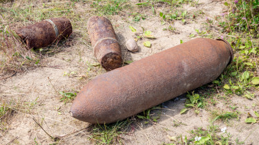 Bombát találhattak a magyar nagyvárosban, kiürítik a környéket