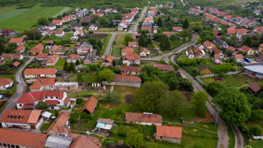Remek hírt kaptak a vevők: csökkent az ár az ingatlanpiac egyik fontos területén