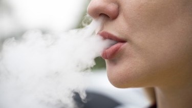 Elárasztják Európát a veszélyes e-cigaretták