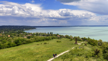 Összefogtak a civilek: nem engedik lebontani a szeretett balatoni vasútállomást