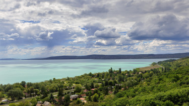 Súlyos figyelmeztetés érkezett a Balatonról: ha nem lép az állam, hamarosan használhatatlanná válnak a strandok