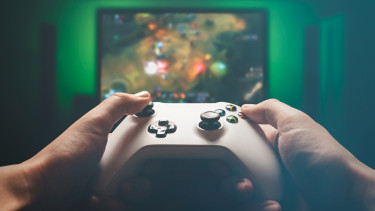GettyImages-1324673294-digitális-gamer-játék-konzol-monitor-szórakozás-technológia-videojáték-xbox