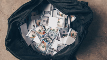 42 millió forintnyi készpénzt talált egy ATM tetején a 37 éves férfi, szinte hihetetlen, mit tett ezután