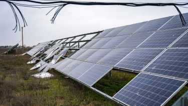 A napelemes iparág válságjeleit mutatja a legújabb kínai sikerágazat