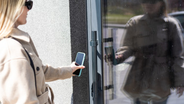 Kiberbiztonság ide vagy oda: az ajtón még mindig bárki bejuthat