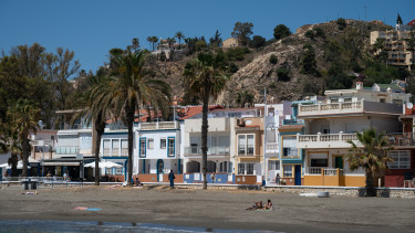 Váratlan trend robbant be: 100 százalékos adó sem állítaná meg a brit vásárlókat