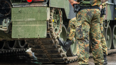 Húsz éve nem látott fordulat: hirtelen rengetegen csatlakoztak az uniós ország seregéhez