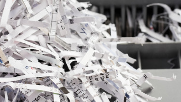 BBC: pendrive-okon kínálnak dokumentumokat magyar hivatalnokok, büntetlenséget és a munkájuk megtartását kérik