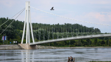 Elképesztő látvány: olyan alacsony a vízállás a Dráván, hogy lazán átsétálhatsz rajta