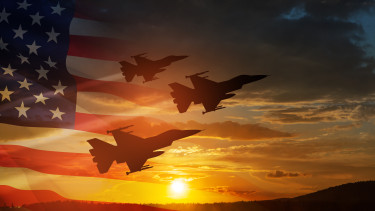 Árulkodó műholdképek szivárogtak ki: valami nagyon készül, hirtelen ellepték a bázist az amerikai gépek