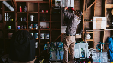 Versenyfutás a milliókért: akár órák alatt elkapkodhatják az új lakossági energiatárolós pályázatot