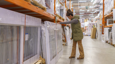 Itt a figyelmeztetés: súlyos árat fizethet az építőanyagokért, aki nem lép még márciusban – lássuk a nagymértékű drágulás részleteit