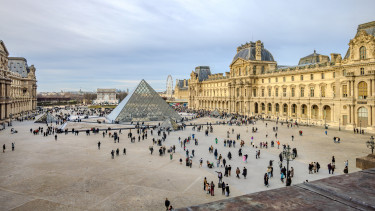 GettyImages-2147443111-építészet-idegenforgalom-kiállítás-kultúra-múzeum-műemlék-párizs-terek-turizmus-utazás